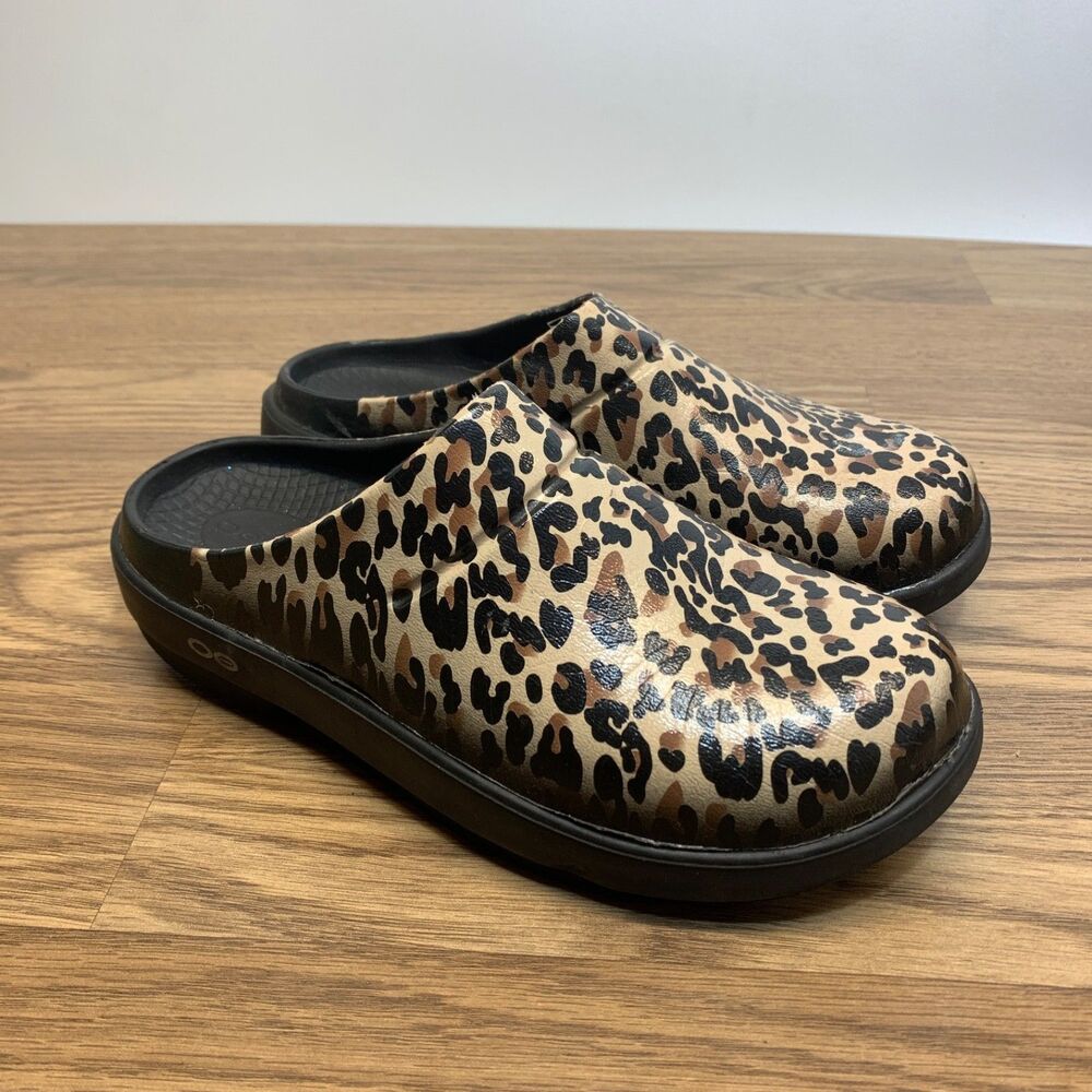 Oofos OOcloog Leopard Womens Size 6 Slip On Brown Mules Clogs Recovery  Comfort